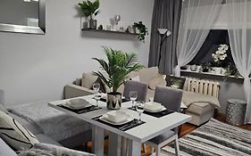 Lovely Apartment In Zyrardow Close To Suntago Tago